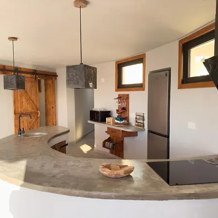 Ahul Con Pequena Piscina * Famara