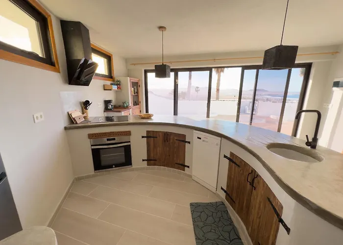 Ahul Con Pequena Piscina Famara