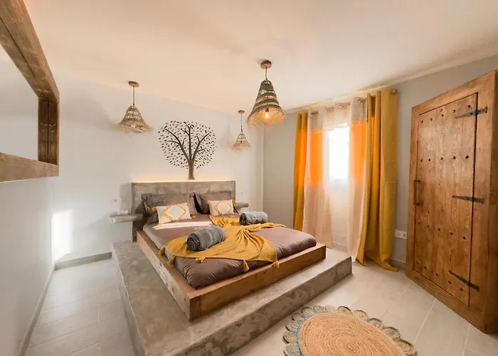 Ahul Con Pequena Piscina Ferienhaus