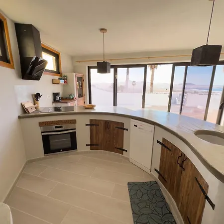 Ahul Con Pequena Piscina Famara