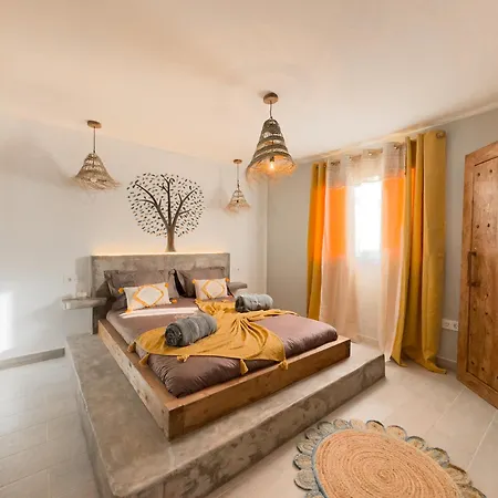 Ahul Con Pequena Piscina Holiday home