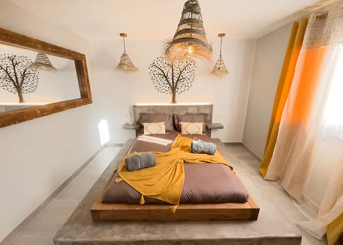 Ahul Con Pequena Piscina